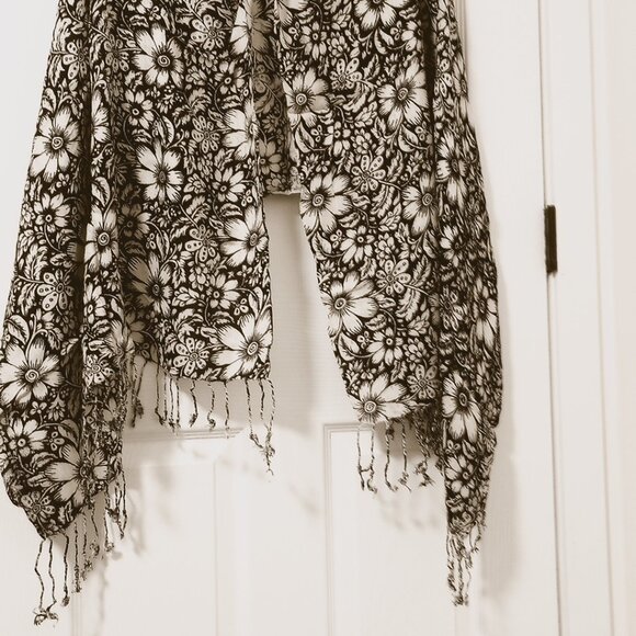 Black Cream Floral Stole Scarf Wrap - Picture 6 of 7